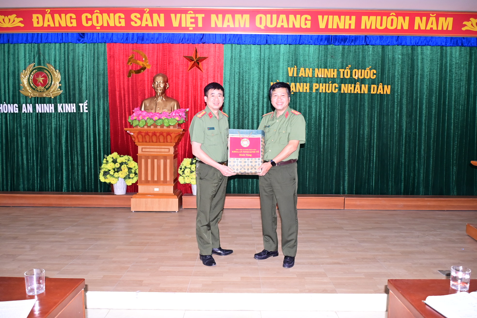 Phòng An ninh kinh tế và Khoa An ninh kinh tế - Học viện ANND tổ chức sinh hoạt Câu lạc bộ nghiệp vụ